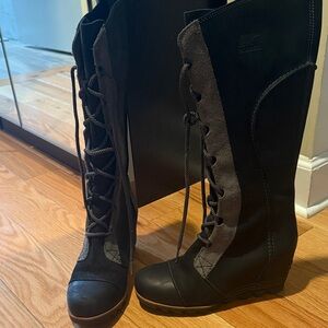 Sorel Black and Gray Lace-Up Women's Boots